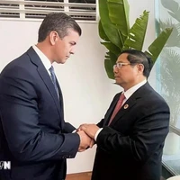 À l'occasion de sa participation au sommet du G20 à Rio de Janeiro (Brésil), le Premier ministre Pham Minh Chinh (droite) a rencontré le 19 novembre 2024 le président paraguayen Santiago Pena. Photo: VNA