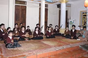 Les clubs de chant Xâm de la commune de Yen Tu constituent des espaces privilégiés où les mélodies anciennes sont conservées, pratiquées et transmises de manière méthodique. Photo : VNA.