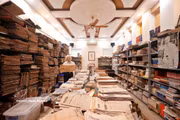 Nguyen Phi Dung a aménagé une pièce de 50 m² au sein du siège de son entreprise familiale, équipée de climatiseurs et de déshumidificateurs, pour assurer la conservation rigoureuse de ses archives. (Photo : VNA)