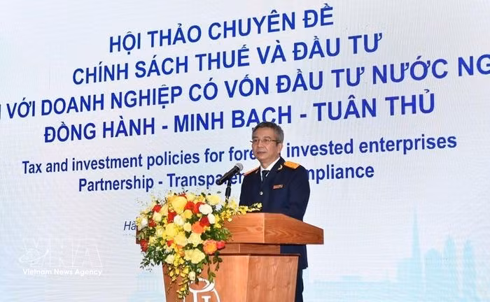 Le directeur du Département des impôts, Mai Xuan Thanh, s'exprime lors du séminaire. Photo: VNA