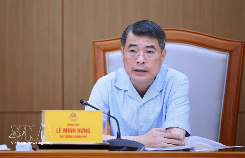 Le Premier ministre Le Minh Hung s'exprime lors de la réunion. Photo: VNA