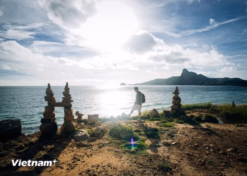 Le lever du soleil à Con Dao vu par les touristes vietnamiens. Photo: VietnamPlus