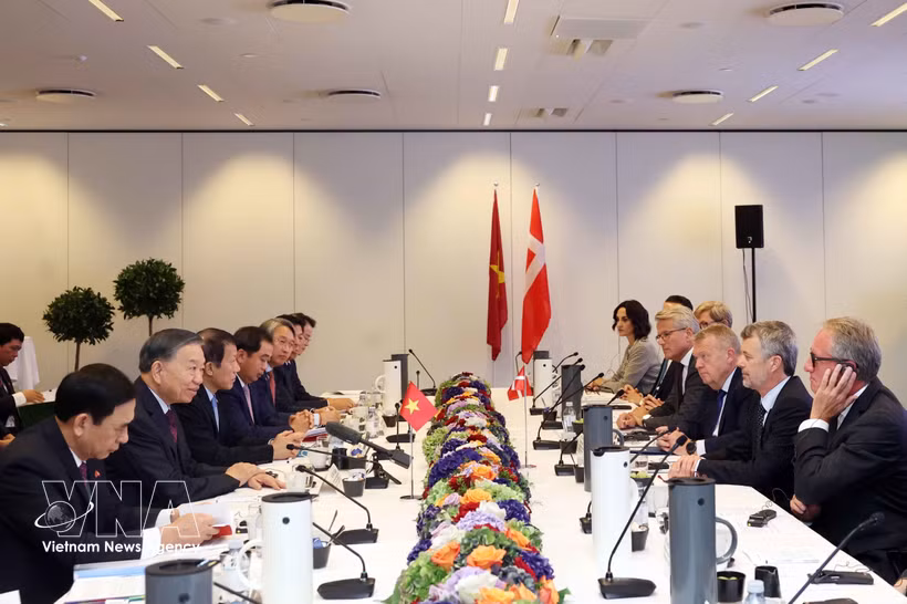 Le secrétaire général du Parti communiste du Vietnam et président de la République, Tô Lâm, appelle les entreprises danoises à renforcer leurs investissements au Vietnam. Photo: VNA