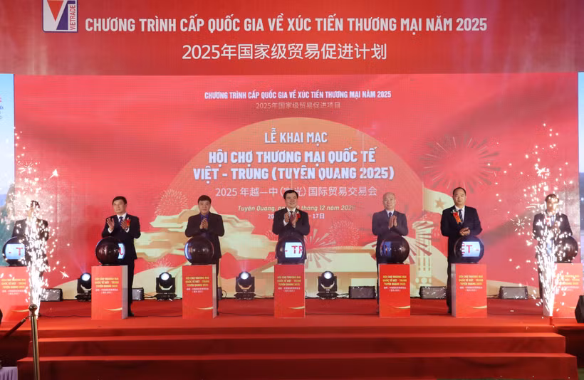 Cérémonie d'ouverture de la Foire commerciale internationale Vietnam–Chine à Tuyên Quang. Photo: VNA