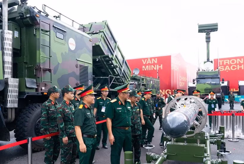 Dans le cadre de l’Exposition des réalisations nationales célébrant le 80e anniversaire de la Fête nationale (2 septembre), inaugurée le 28 août à Hanoï, le Groupe de l'industrie et des télécommunications de l'Armée (Viettel) présente 50 produits technologiques civils et militaires, dont plusieurs relèvent des technologies stratégiques nationales. 