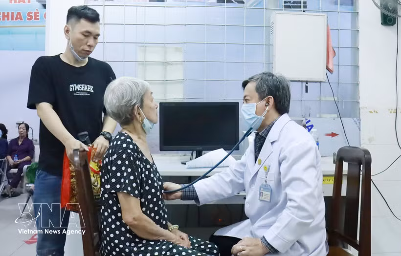 Plus de la moitié des Vietnamiens ont bénéficié d’un bilan de santé gratuit. Photo: VNA