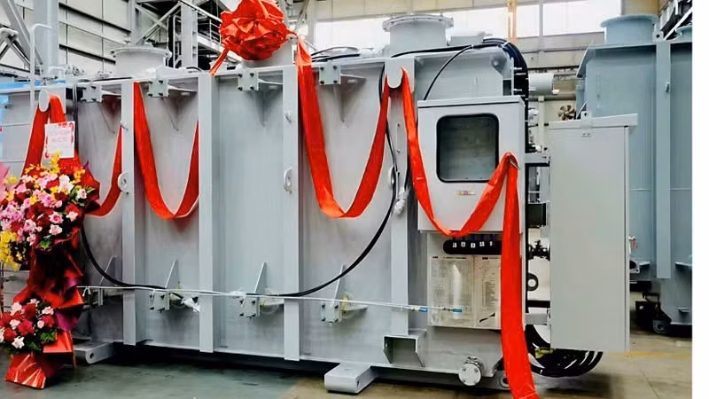 Le premier lot de transformateurs destinés à abaisser la tension de 69 kV à 13,8 kV. Photo: QMG