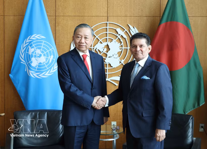 Le secrétaire général du Parti et président de la République, Tô Lâm, rencontre le président de la 81e session de l’Assemblée générale de l’ONU, Khalilur Rahman. Photo: VNA