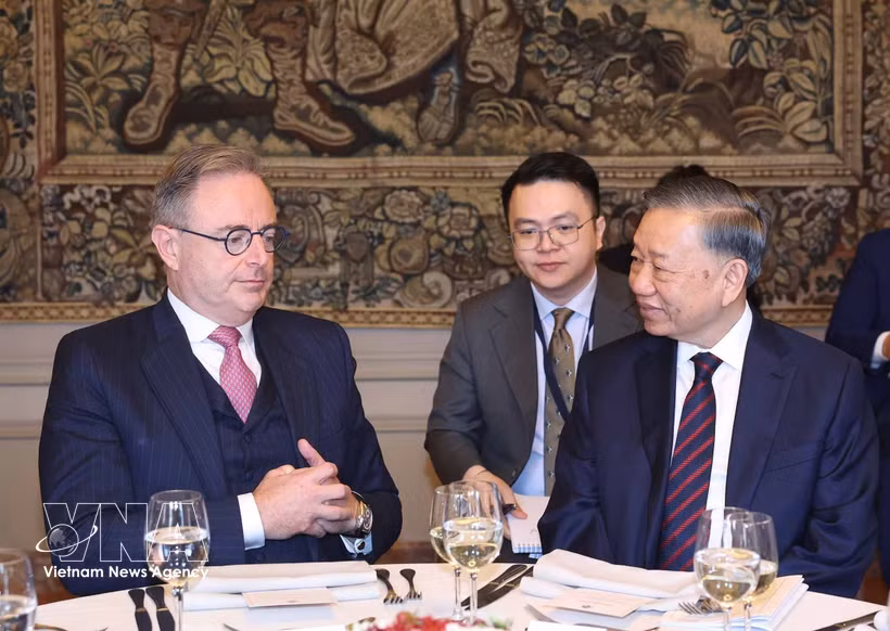Le secrétaire général du Parti communiste du Vietnam (PCV) et président vietnamien, To Lam, s’entretient le 23 octobre à Bruxelles avec le Premier ministre belge Bart De Wever. Photo: VNA