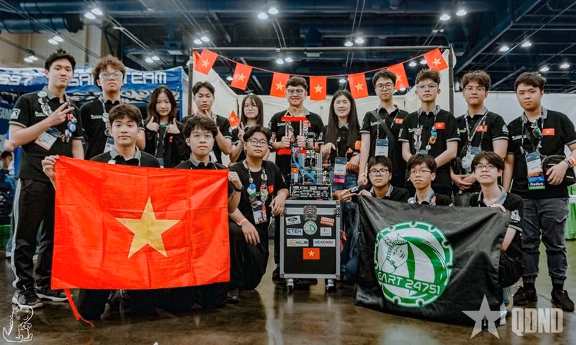 L’équipe de robotique GreenAms 24751 du lycée d’excellence Hanoï-Amsterdam. Photo: qdnd.vn