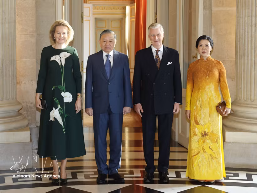 Le secrétaire général du PCV et président du Vietnam, To Lam, et son épouse rencontrent le roi des Belges Philippe et la reine Mathilde. Photo : VNA.