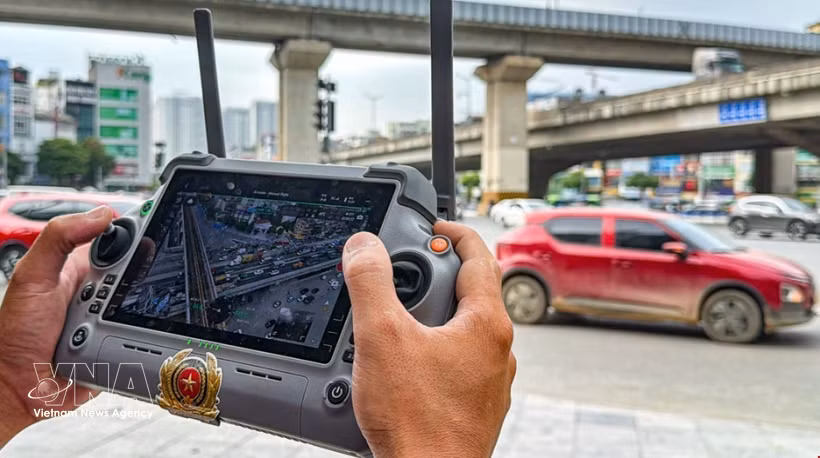 Hanoï renforce la surveillance du trafic grâce aux drones. Photo: VNA