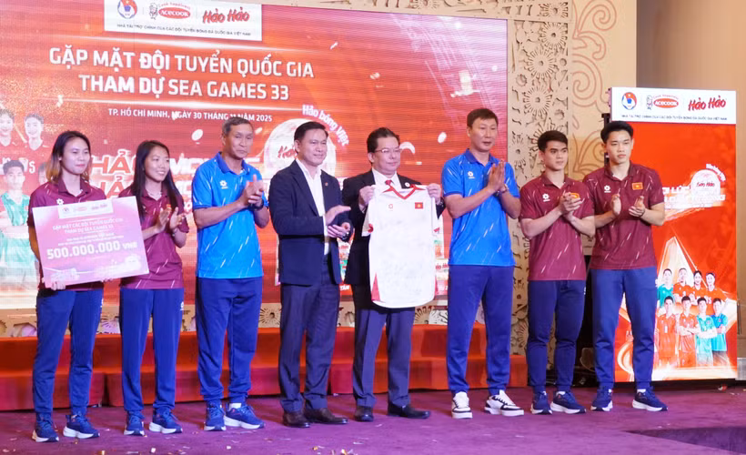 Acecook Vietnam reste le sponsor officiel des équipes nationales du Vietnam jusqu'en 2030. Photo: VNA