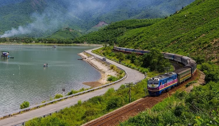 Lancée en mars 2024, la liaison Vietnam Central Heritage Connection relie Huê à Dà Nang sur environ 100 kilomètres en près de trois heures. 