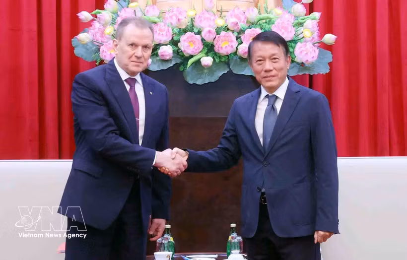 Le général Luong Tam Quang, ministre vietnamien de la Sécurité publique (droite), et le général Arkady Aleksandrovich Gostev, directeur du Service fédéral d’exécution des peines de Russie (FSIN). Photo: VNA