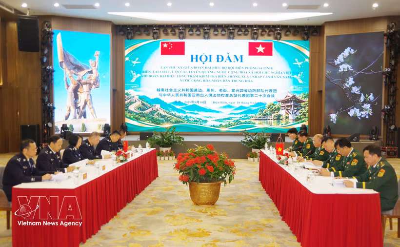 La 20e réunion au niveau provincial réunit les délégations des gardes-frontières des quatre provinces vietnamiennes de Diên Biên, Lai Châu, Tuyên Quang et Lao Cai et celle de la Station générale d’inspection des gardes-frontières à l’entrée et à la sortie du Yunnan, en Chine. Photo: VNA