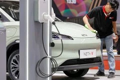 Les constructeurs français et chinois de véhicules électriques vont investir en Indonésie