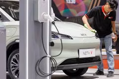 Les constructeurs français et chinois de véhicules électriques vont investir en Indonésie