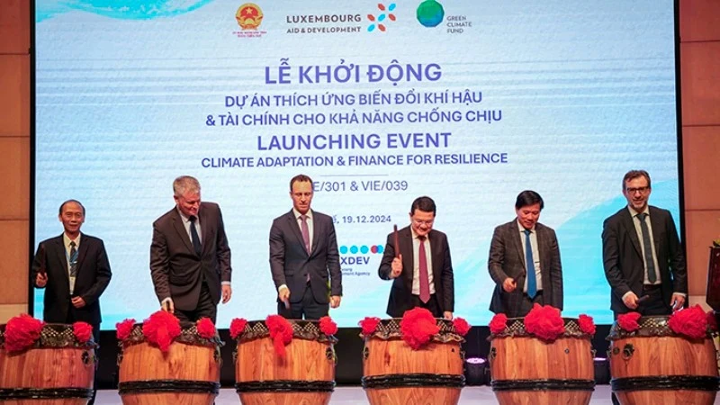 Thua Thien-Hue lance des projets pour renforcer l'adaptation et la résilience au changement climatique