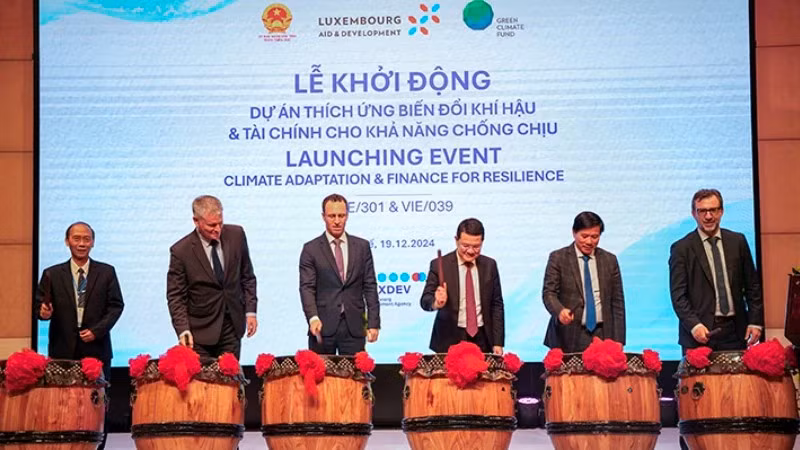 Thua Thien-Hue lance des projets pour renforcer l'adaptation et la résilience au changement climatique