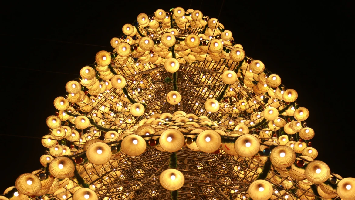 La structure a été calculée pour résister au vent et renforcée par des câbles afin d'assurer une solidité et une sécurité optimales. Photo : VNA