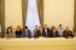 Les délégués présents à la table ronde. Photo: VNA