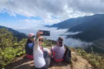 Des touristes à Mu Canf Chai. Photo: VNA
