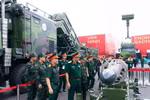 Dans le cadre de l’Exposition des réalisations nationales célébrant le 80e anniversaire de la Fête nationale (2 septembre), inaugurée le 28 août à Hanoï, le Groupe de l'industrie et des télécommunications de l'Armée (Viettel) présente 50 produits technologiques civils et militaires, dont plusieurs relèvent des technologies stratégiques nationales. 