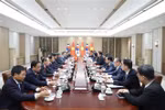 Lors de l'entretien entre le secrétaire général du Parti Tô Lâm (gauche) et le président sud-coréen Lee Jae Myung. Photo: VNA
