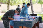 Les forces compétentes procèdent au prélèvement d'échantillons biologiques sur les restes de soldats morts pour la Patrie au cimetière des martyrs de la commune de Cu Jut, dans la province de Lâm Dông. Photo : VNA
