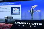 Le professeur associé Lưu Anh Tuân, directeur du Centre de recherche en IA de l’université VinUni. Photo: VNA