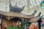 Conçu comme un « petit pavillon aquatique » et orné de marionnettes pleines de charme et d’esprit, le stand du Théâtre national de marionnettes du Vietnam s’est imposé comme l’un des points d’attraction culturels majeurs de la Foire d’automne 2025. Photo: VNA