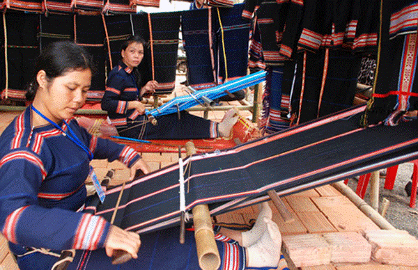Glar, lieu de renaissance de la brocatelle Banar ảnh 1 Glar, lieu de renaissance de la brocatelle Banar ảnh 1