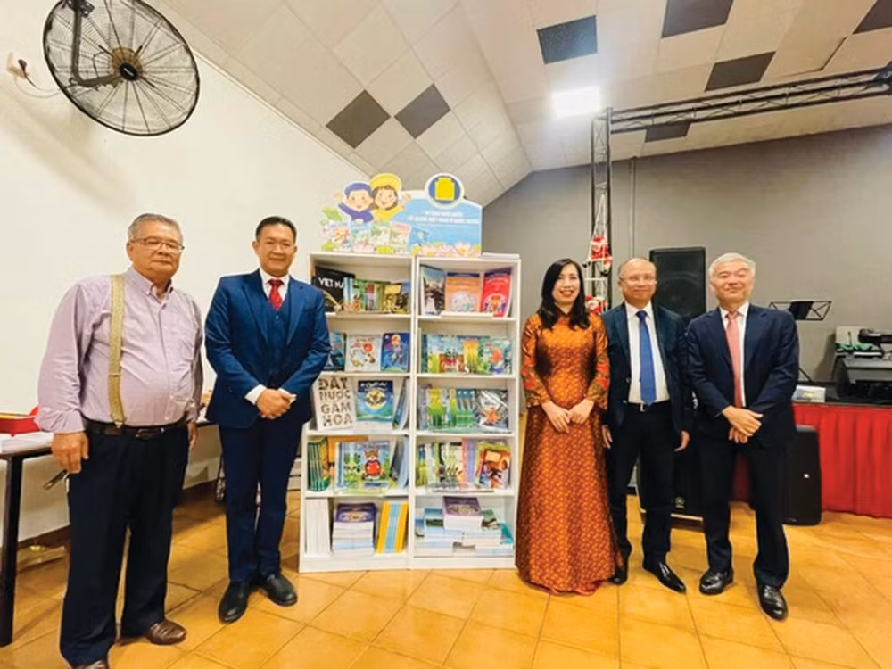 bibliotheque-en-vietnamien.jpg