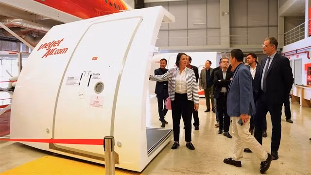 emmanuelle-pavillon-grosser-airbus.jpg