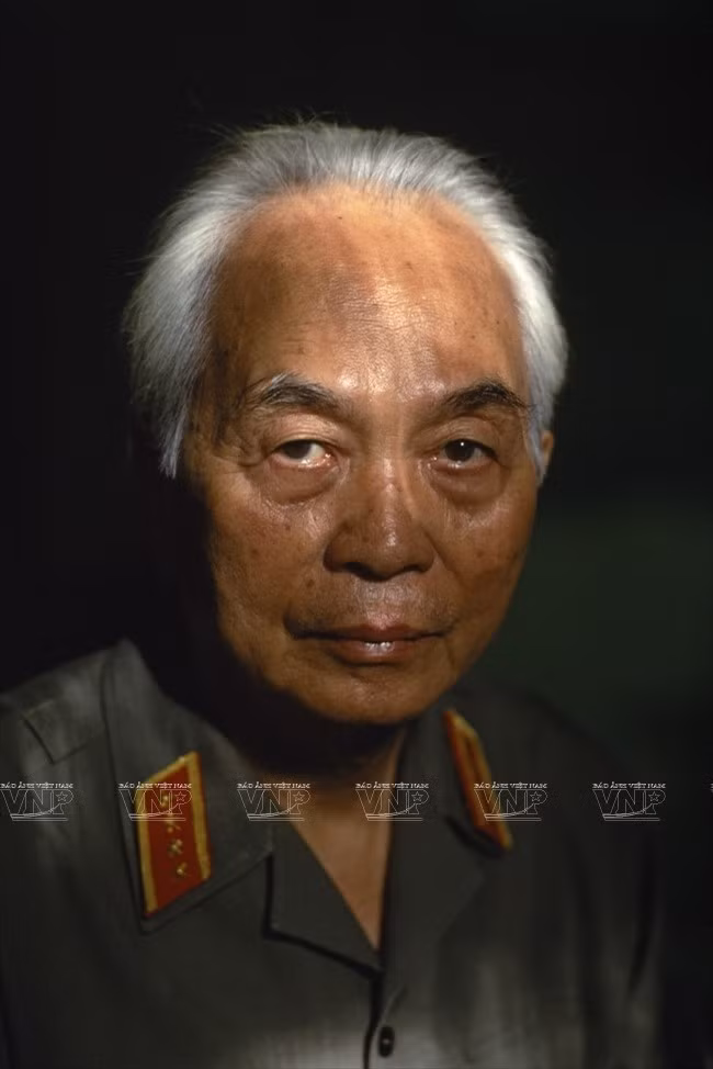general-vo-nguyen-giap-un-volcan-couvert-de-neige.jpg