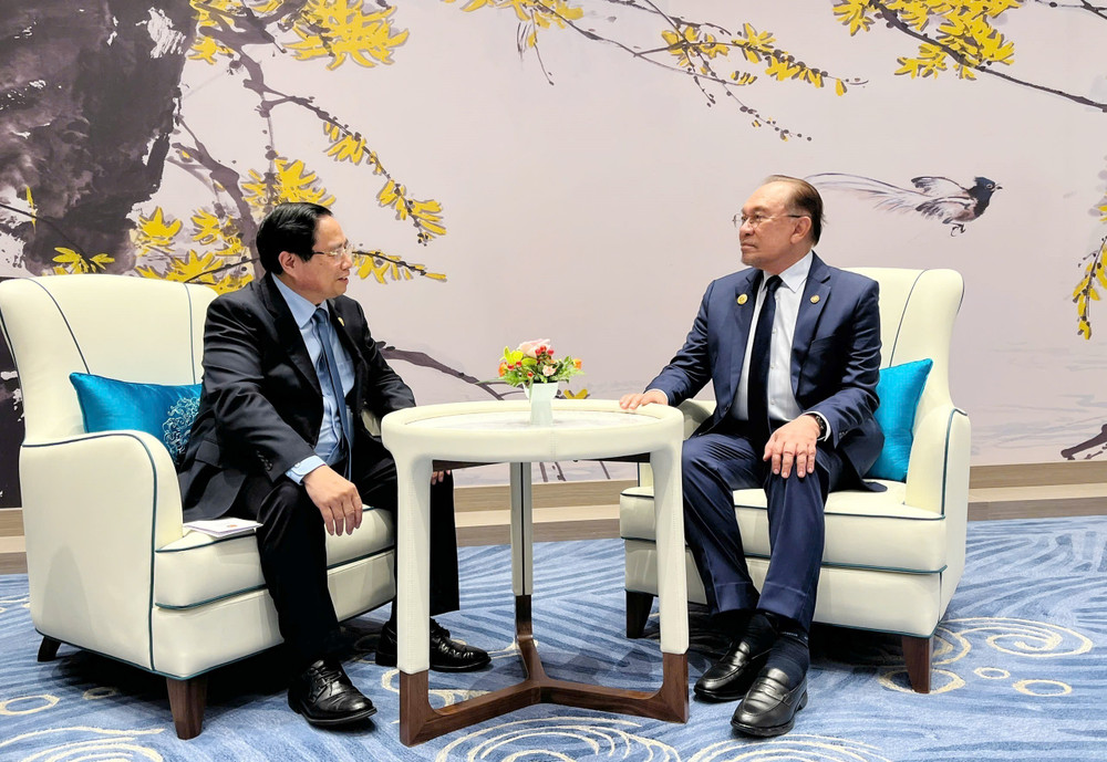 Le Premier ministre Pham Minh Chinh (à gauche) et le Premier ministre malaisien Ibrahim Anwar Datuk Seri Anwar Ibrahim, à Tianjin, le 1er septembre. Photo : VNA pham-minh-chinh-datuk-seri-anwar-ibrahim.jpg