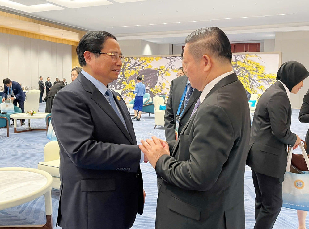 Le Premier ministre Pham Minh Chinh (à gauche) et le secrétaire général de l’ASEAN, Kao Kim Hourn, à Tianjin, le 1er septembre. Photo : VNA pham-minh-chinh-kao-kim-hourn.jpg