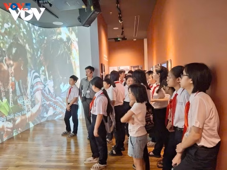 eleves-au-musee-de-da-nang.jpg