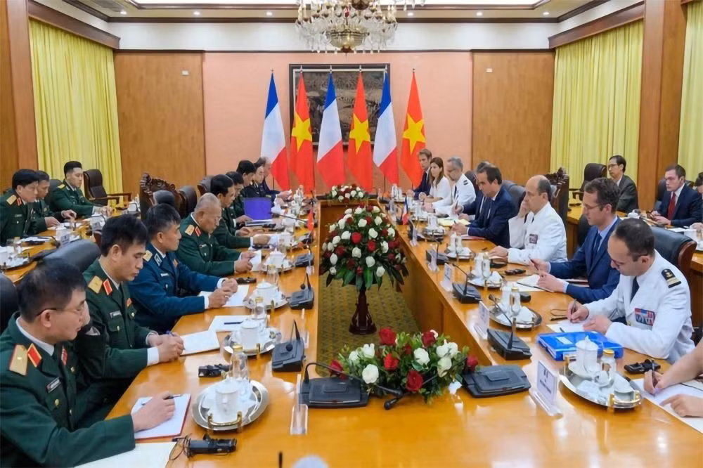 phan-van-giang-sebastien-lecornu.jpg