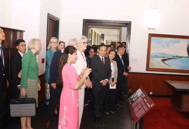 tran-luu-quang-sam-mostyn-vna.jpg