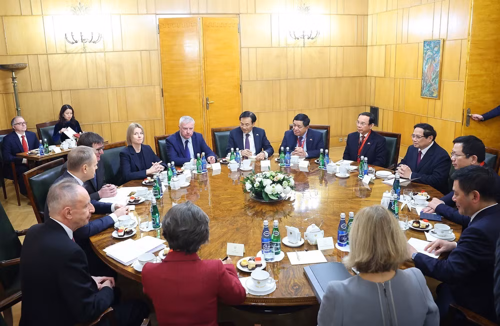entretiens-pham-minh-chinh-et-donald-tusk.jpg