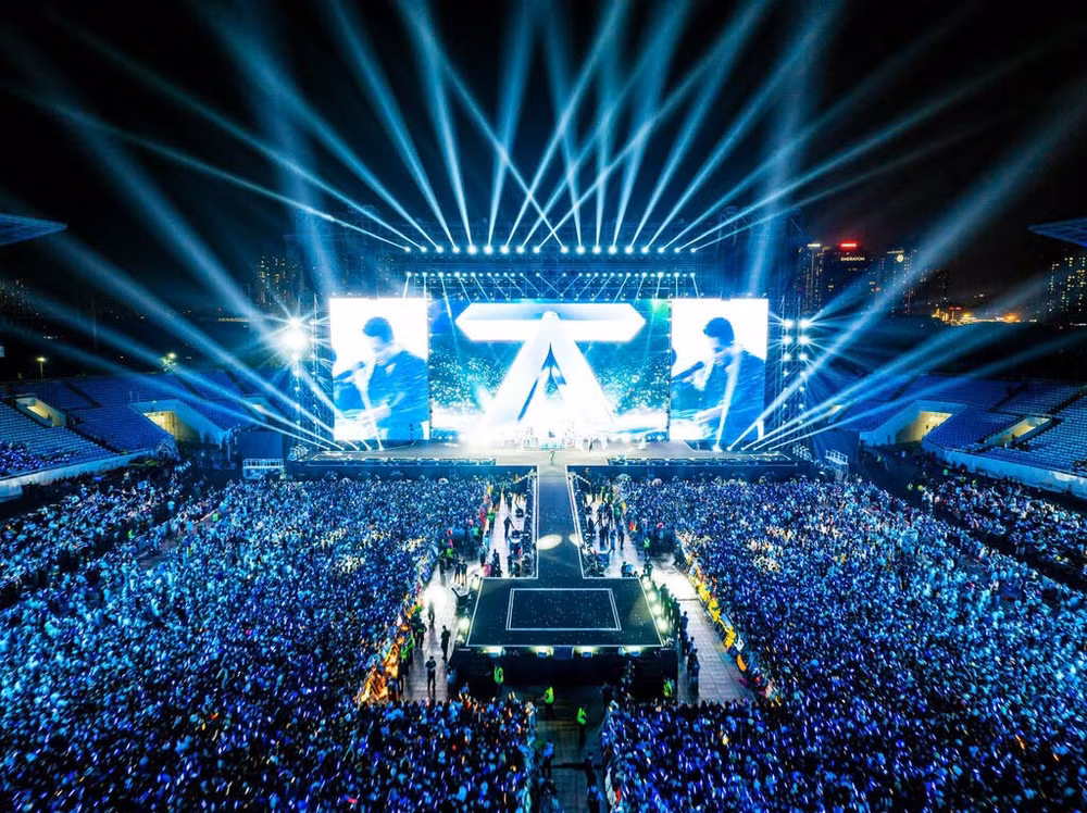 show-de-lunivers-de-say-hi.jpg