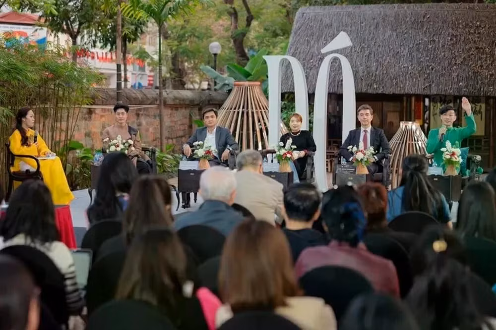 rencontre-avec-la-presse-sur-la-presentation-du-ballet-contemporain-do.jpg