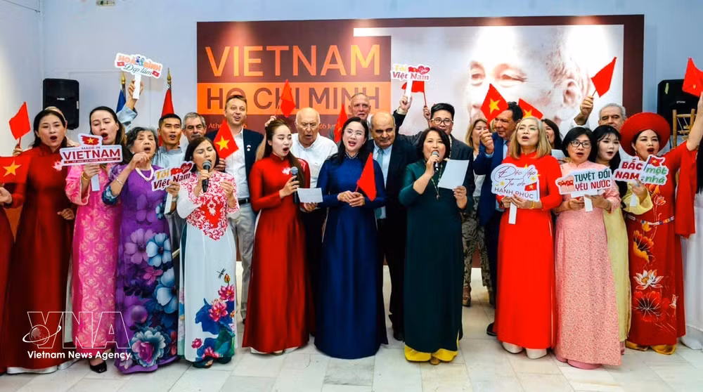 vnanet-journee-du-vietnam-en-grece.jpg