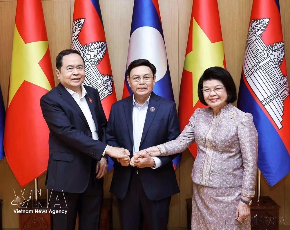 vnanet-vietnam-laos.jpg