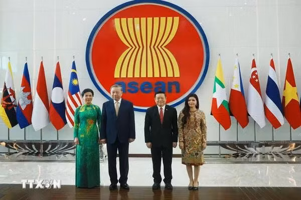 to-lam-kao-kim-hourn.jpg