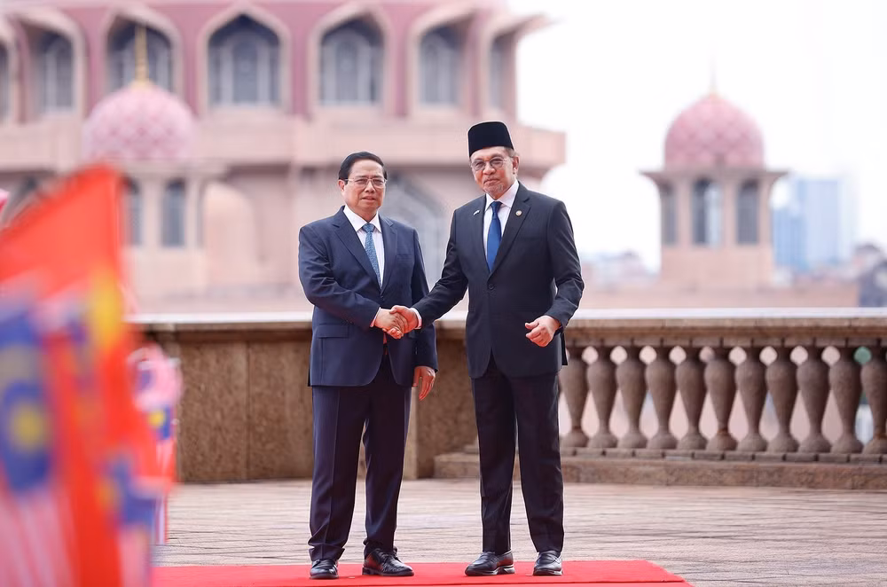 pham-minh-chinh-anwar-ibrahim.jpg