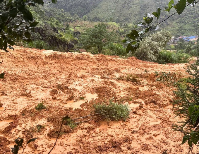 En raison de la dépression résiduelle issue du typhon No11 (Matmo), de fortes pluies, parfois très intenses, accompagnées d’orages, ont touché la région depuis la matinée du 7 octobre, avec des cumuls de 50 à 100 mm. Photo: VNA