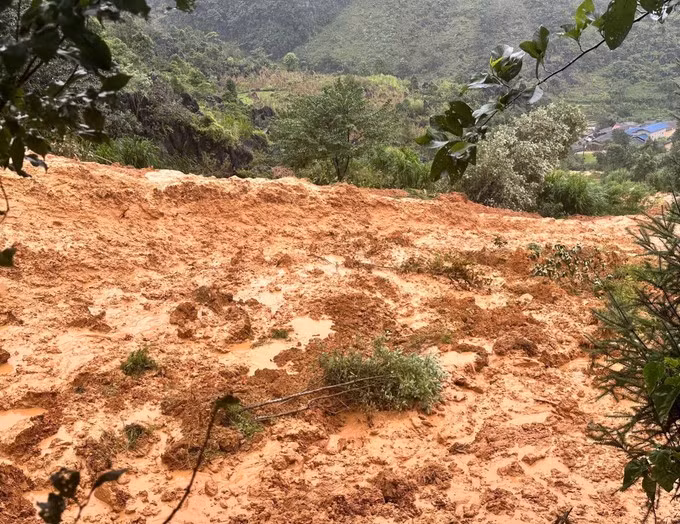 En raison de la dépression résiduelle issue du typhon No11 (Matmo), de fortes pluies, parfois très intenses, accompagnées d’orages, ont touché la région depuis la matinée du 7 octobre, avec des cumuls de 50 à 100 mm. Photo: VNA
